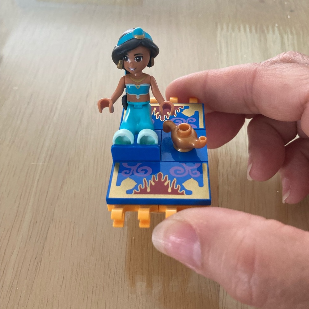 Lego Friends Jasmine With Her Genie Lamp And Flying Carpet
